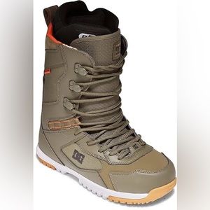 DC Mutiny Snowboard Boots · 2022 - salesman sample, never worn